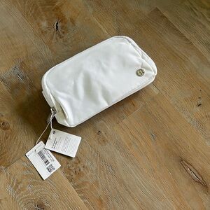 Lululemon Everywhere belt bag White 1L